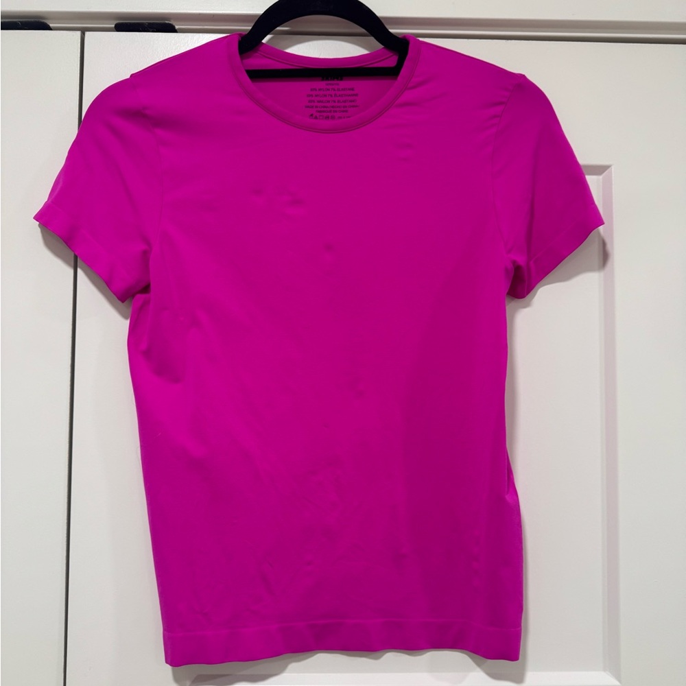 SKIMS Short Sleeve Crewneck Top in Hot Pink
